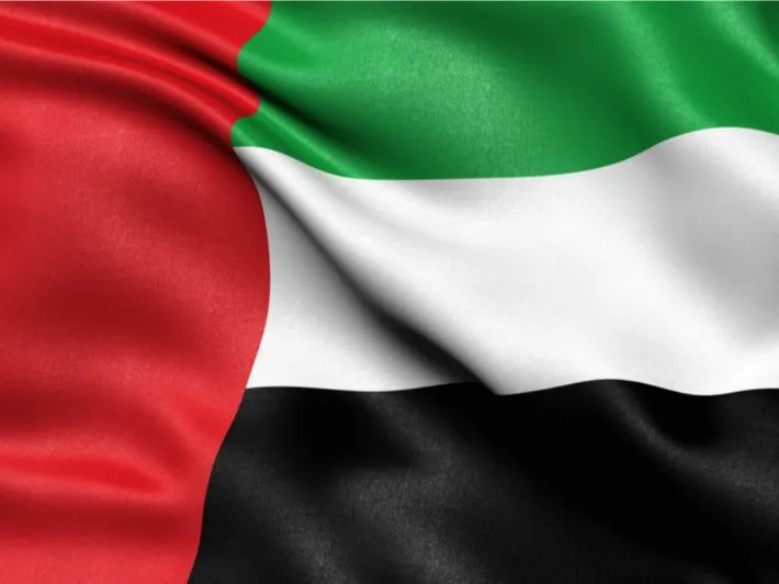 من-صمم-علم-الامارات